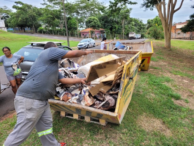 Prefeitura e Comit da Dengue recolhem 14 caminhes de materiais em ao no Brasil Novo