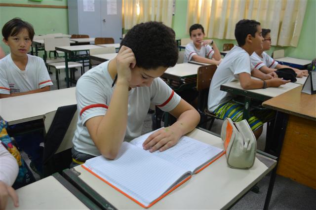 Covid-19: Governo reorganiza calendário escolar para minimizar danos no ano  letivo