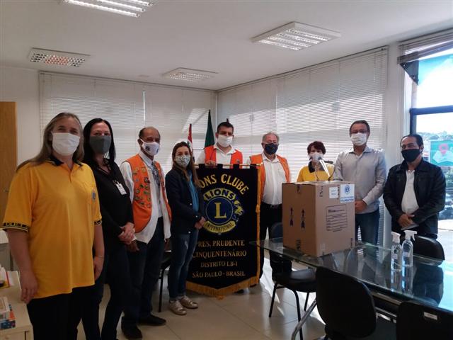 Secretaria de Saúde recebe doação de 200 protetores faciais do Lions Clube de Prudente