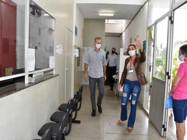 Prefeito Nelson Bugalho visita Unidade de Saúde do conjunto Ana Jacinta 