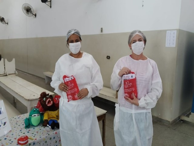 Equipe de Prevenção Odontológica entrega kits de higiene bucal em escolas municipais 