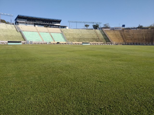 Estádio Prudentão recebe serviços de manutenção constantes de roçagem e pintura           