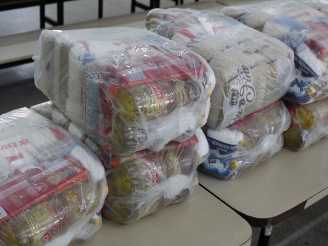Seduc continua entrega da 4ª remessa de cestas básicas para famílias de alunos 