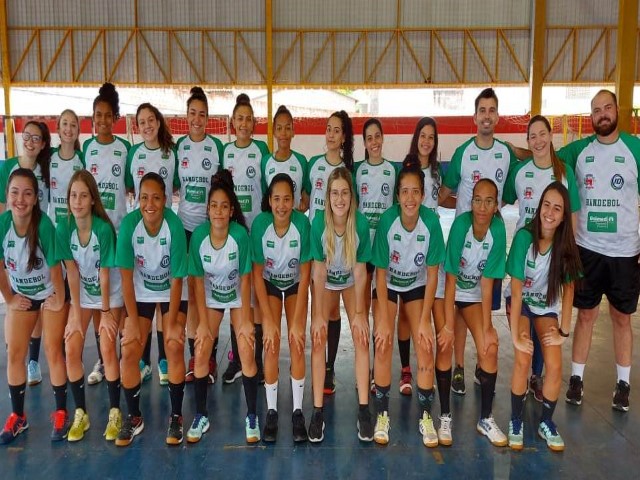 Handebol feminino da Semepp disputa campeonato paulista da categoria, em Arujá (SP) 