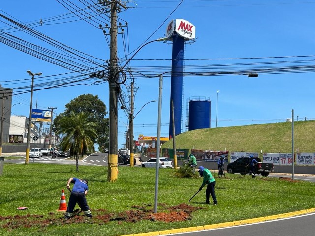 Semob inicia instalação dos postes para os semáforos da rotatória do Sam’s Club
