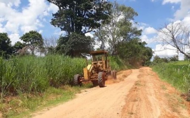 Seagri realiza reparos em estradas rurais devido aos danos causados pelas chuvas 