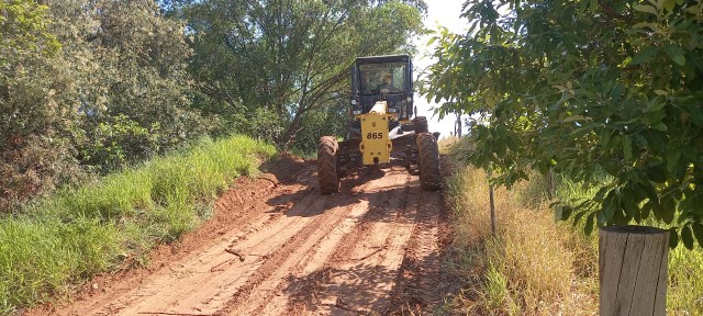 Seagri realiza manutenção em estradas rurais: Paraíso, Gramado; Mundo Novo e do km 15