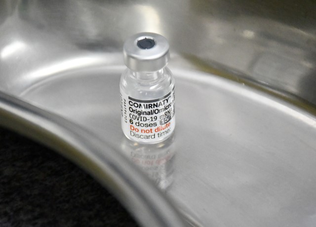 Prudente recebe 2.100 doses da vacina bivalente e reabastece as 28 salas de vacinação