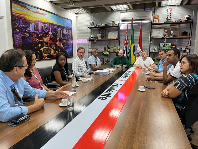 Vice-prefeito recebe proprietários e representantes dos responsáveis pelo ‘Itapura III’