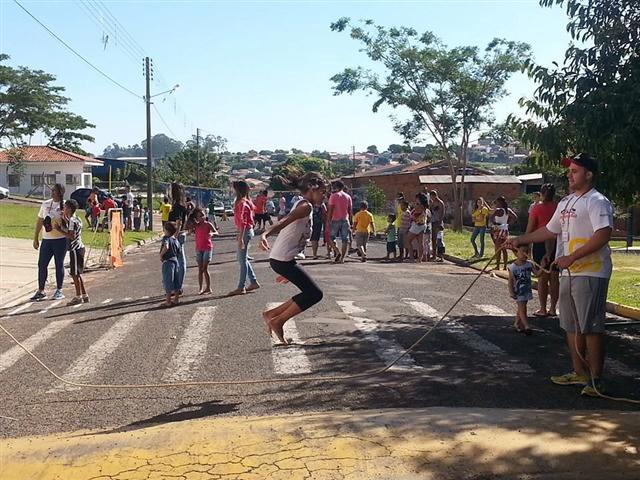 Featured image of post Fotos De Pessoas Brincando - O princípio aqui é o mesmo, porém você depende um pouco mais das condições do céu, no caso de fotos usando esse cenário.