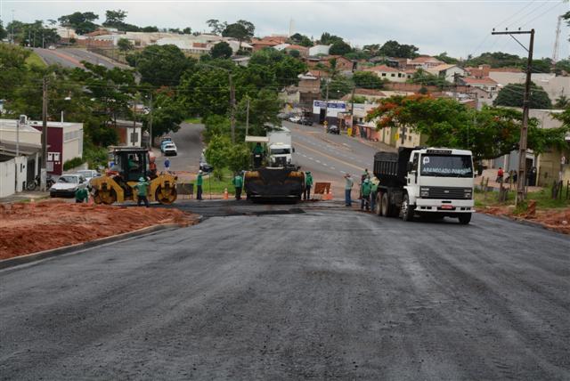 Prudenco pavimenta abertura de rua na altura da Alvino Gomes Teixeira na região norte 