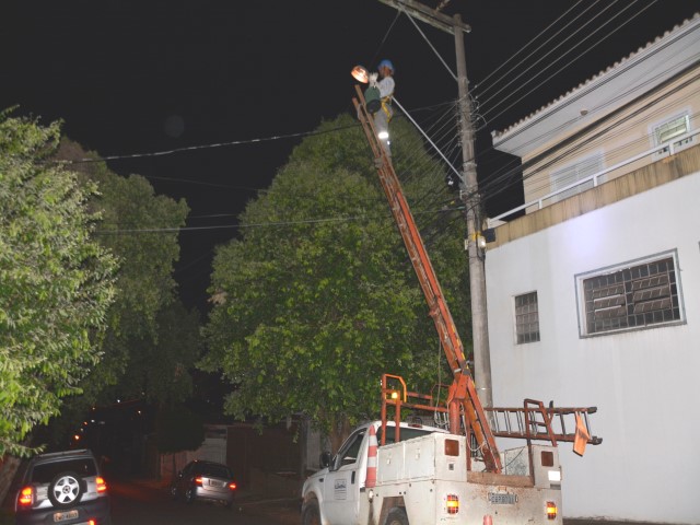 Em três dias, força-tarefa da iluminação pública percorre seis bairros