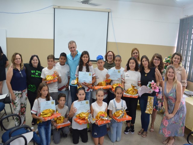Governo premia alunos do Sistema Municipal destaques na Olimpíada Brasileira de Matemática