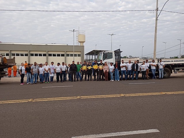 Mutiro no Bairro Vida Nova Pacaembu recolhe 15 caminhes e duas caambas