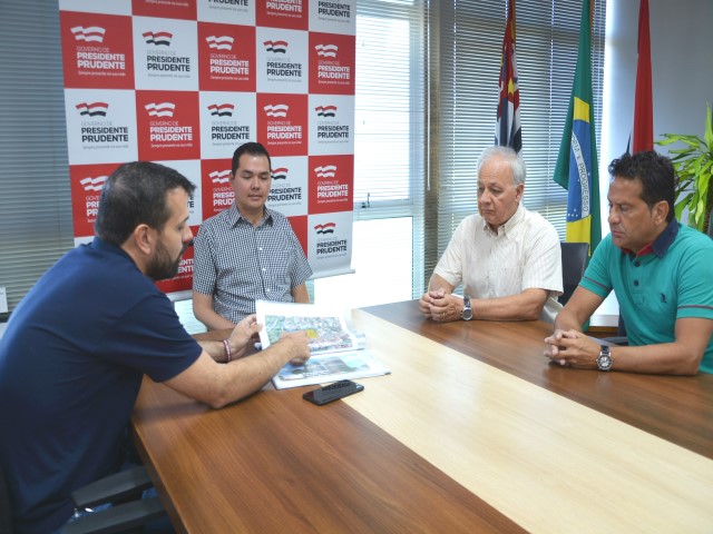 Kato recebe confirmação da implantação de dois supermercados em Prudente