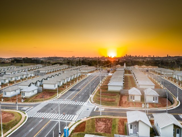 Prefeito participa de entrega de chaves do novo bairro de Prudente na zona leste 