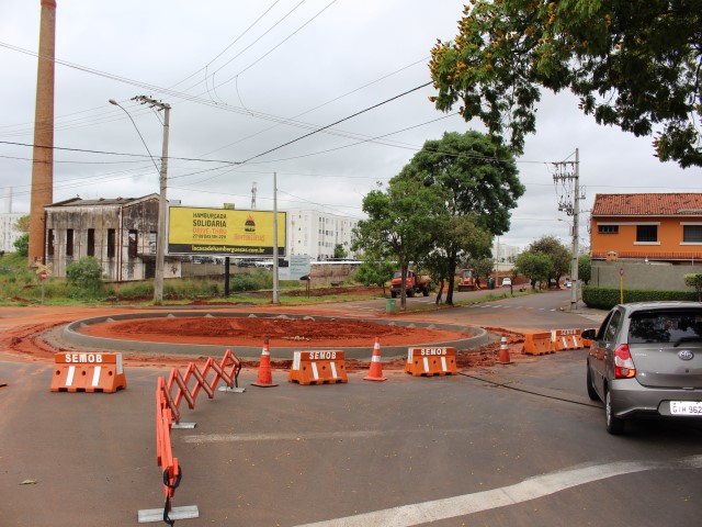 Adequações na rotatória da Rua José Claro seguem nesta semana 