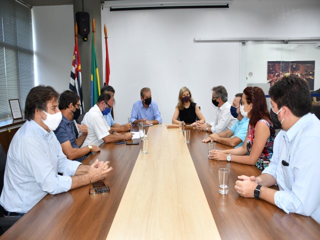 Ed Thomas confirma desburocratização de liberação de alvarás para empresários