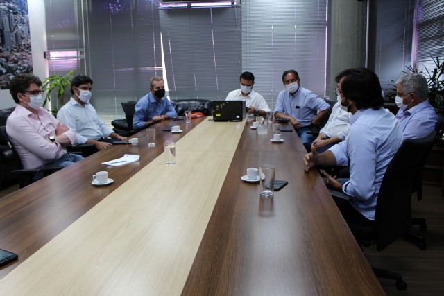 Ed Thomas recebe visita técnica de profissionais da Unica e Cocal