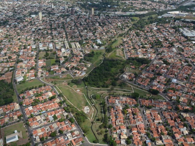 Em visita de Capitão Augusto, Semea solicita instalação de energia solar em parque