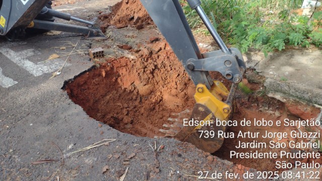 Prefeitura executa manutenção em Rua Artur Jorge Guazzi, no Jardim Gabriel 