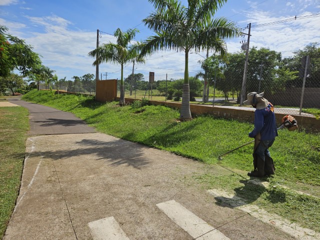 Zeladoria é feita no Balneário da Amizade para receber visitantes no feriado prolongado