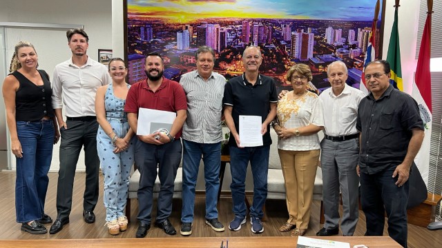 Em reunião com prefeito, Associação apresenta propostas de adequações no Parque do Povo