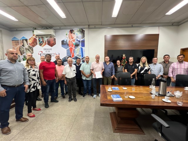 Prefeito Tupã participa de cerimônia de posse da nova diretoria e conselhos da Prudenco