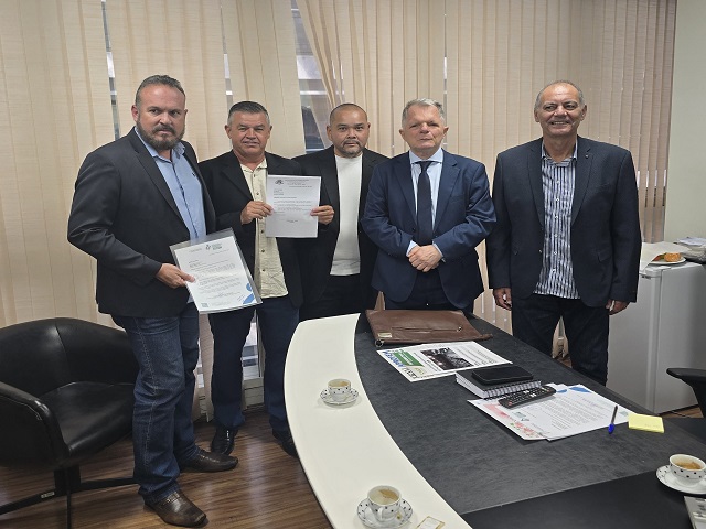 Prefeito busca recursos para esporte amador e construção de pontes