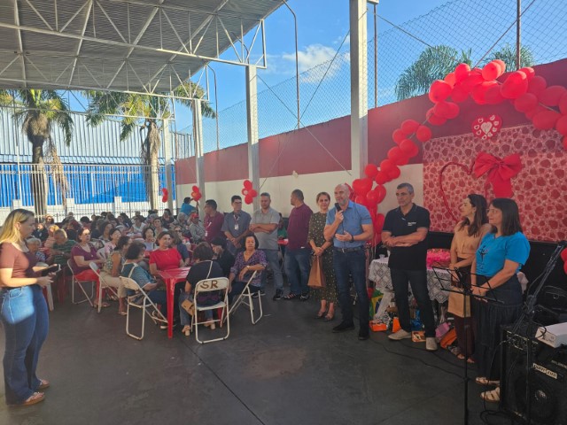 Centro de Referência do Idoso recebe cerca de 200 idosos para café do Dia das Mães