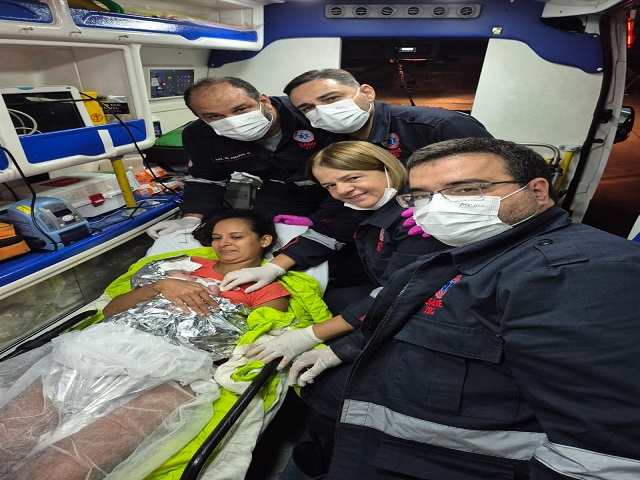 Em pleno Dia das Mães, bebê nasce dentro da ambulância e emociona equipe de resgate