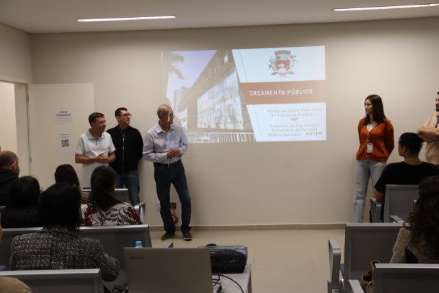 Tupã visita Atende Prudente e participa de formação ministrada pela Controladoria Geral