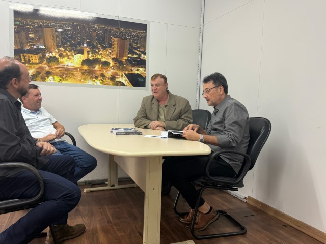 Autor Luiz Mello visita Prefeitura e conversa com secretários sobre desenvolvimento urbano