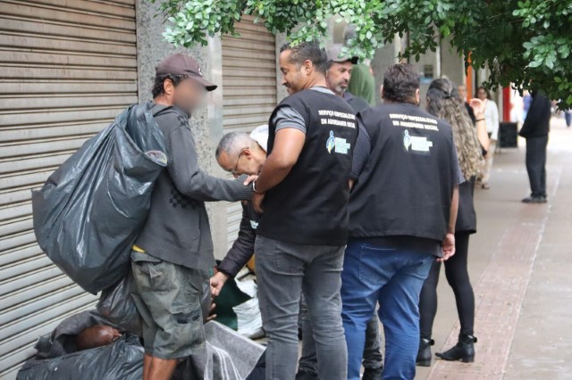 Com frente fria, abordagem da SAS intensifica atendimento às pessoas em situação de rua