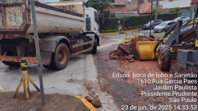 Sosp faz correção de valetas nas Avenidas Washington Luiz e Ibraim Nobre 