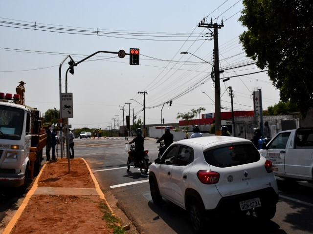 Semáforos nas proximidades da UPA zona norte começam a funcionar em caráter de teste