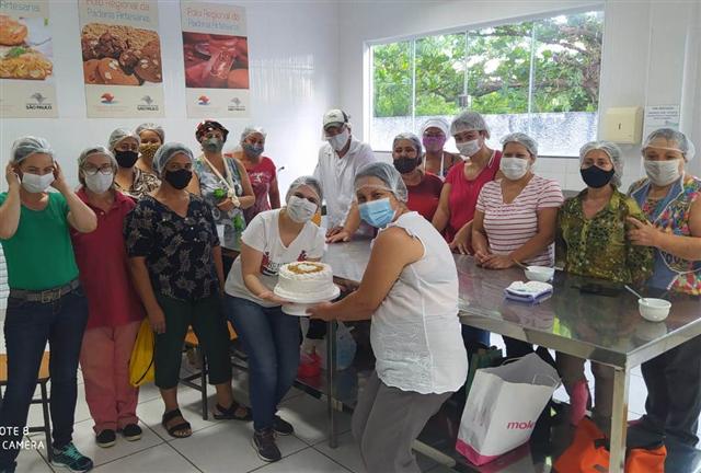 Fundo Social encerra 1ª turma de confeitaria com cerimônia de formatura 