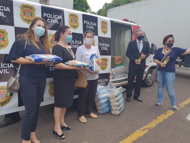 Fundo Social recebe 900 kg de alimentos da Polícia Civil para Campanha Natal Sem Fome 