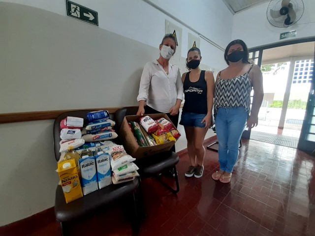 Fundo Social recebe 53kg de alimentos de ação social realizada pela Enforma Kids