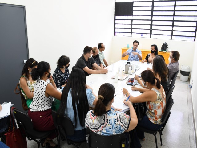 Seduc realiza reunião com diretores de escolas para alinhar projeto de reforma