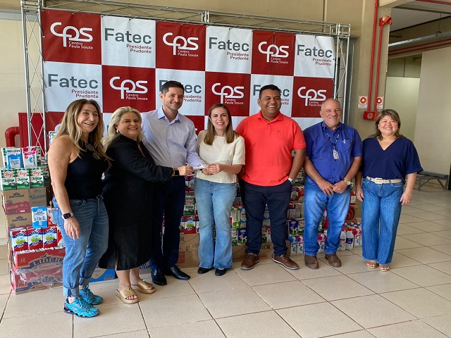 Trote solidário da Fatec Prudente arrecada 1.300 litros de leite para o Fundo Social