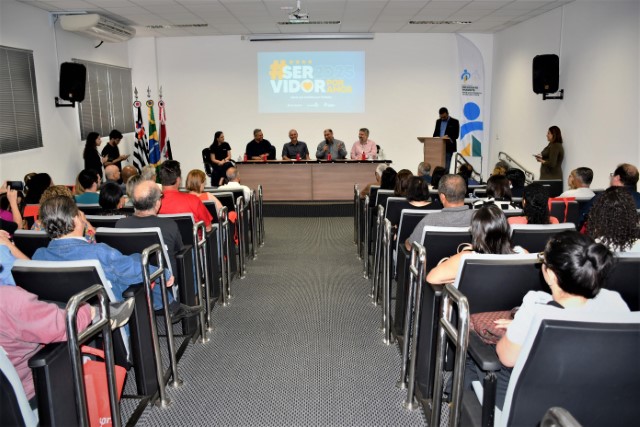 Pela primeira vez, Prefeitura de PP reconhece servidores com mais de 40 anos de dedicação