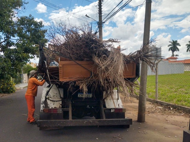 Prudente +Limpa dá continuidade no Setor 4 e atinge 1.000 caminhões de entulhos recolhidos