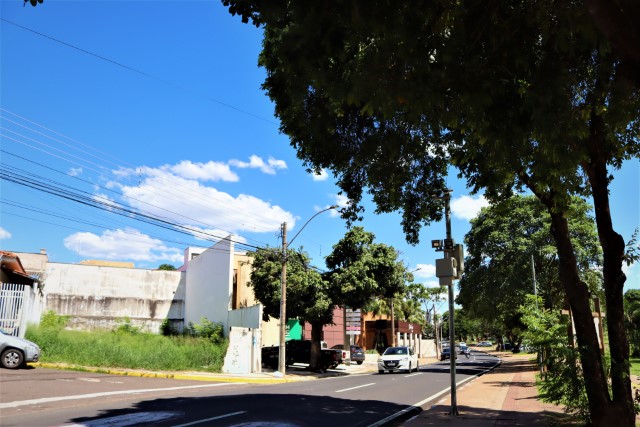 Leilão de imóveis e terrenos da Prefeitura arrecada R$ 1,2 milhão para os cofres municipais