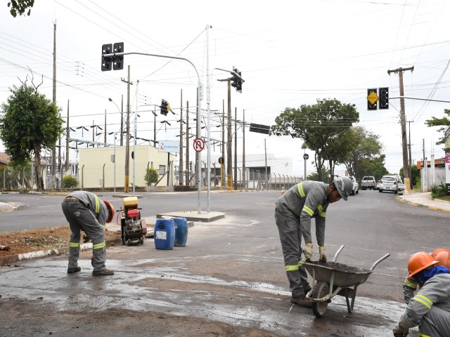 Semob instala semáforo na Avenida JK, em frente à subestação da Energisa no Itapura II