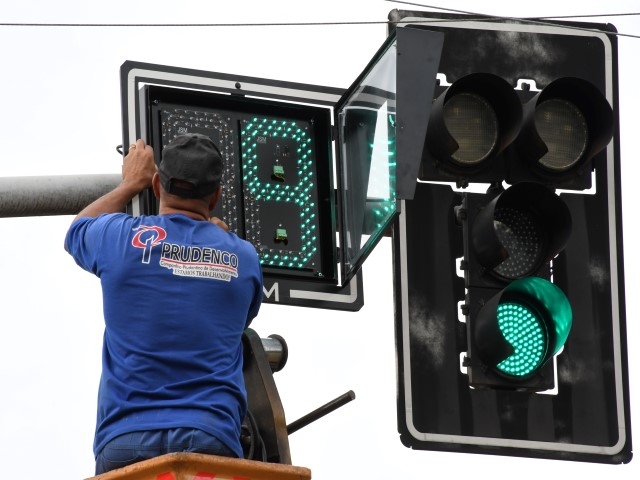 Semob inicia instalação de 29 temporizadores em cruzamentos com radar semafórico