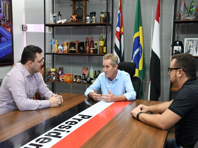 Prefeito recebe superintendente regional do Detran e fecha parceria para formação docente