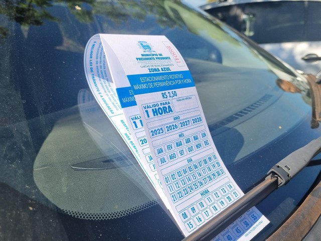 Decreto de 2021 estabelece cobrança da Zona Azul quando o comércio abre à noite