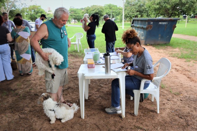UVZ realiza último plantão do ano no Parque do Povo com vacinação, chipagem e testagem 