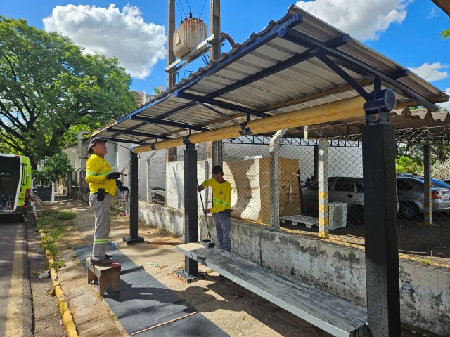 Pontos de ônibus das linhas expressas passam por reforma para facilitar identificação